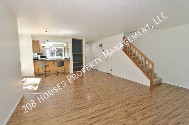 Building Photo - Premier End-Unit Condo in River Run