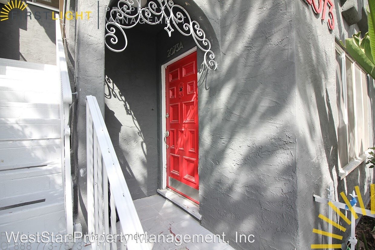 Foto del edificio - 2073-2079 Locust Ave