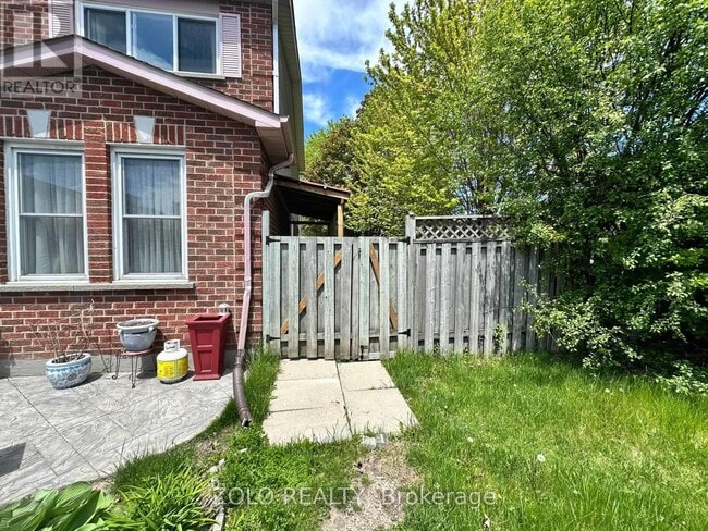 Building Photo - 138 Mandrake St