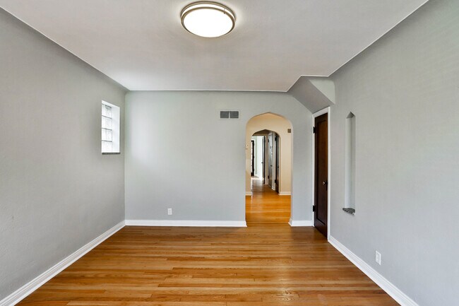 Foto del edificio - 5066 Oleatha Ave