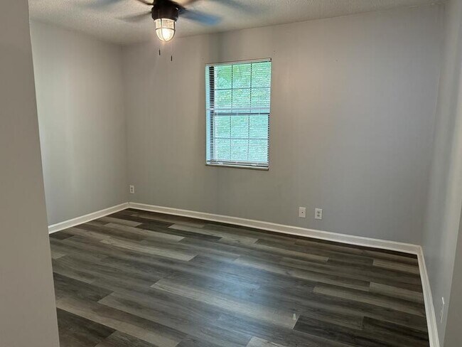 Foto del edificio - 118 Walsh Ln