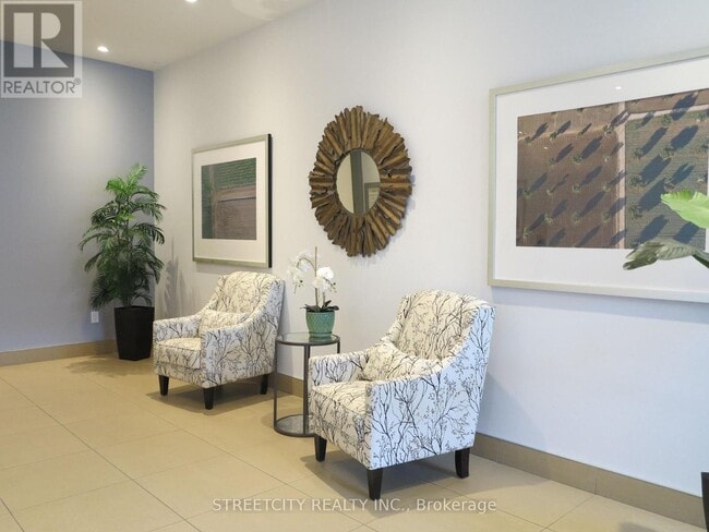 Photo du bâtiment - 240 Villagewalk Blvd