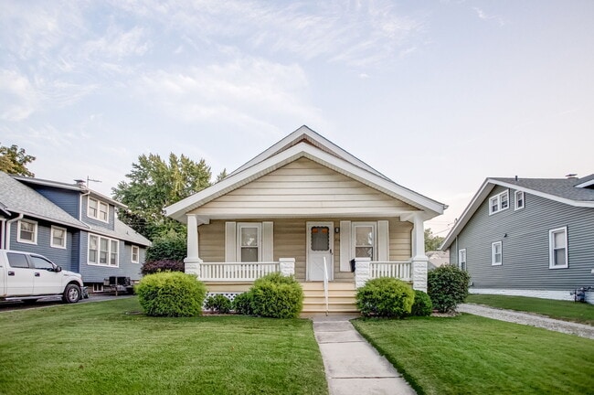 Building Photo - 204 Hale Ave