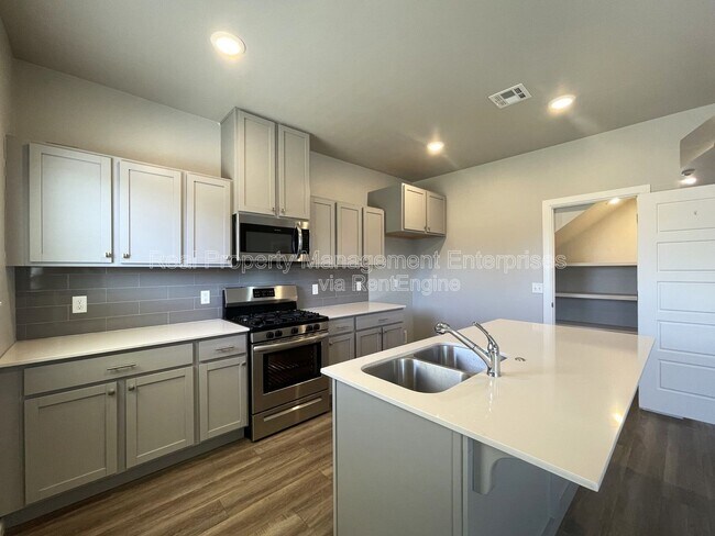 Building Photo - 13517 Blue Jacket