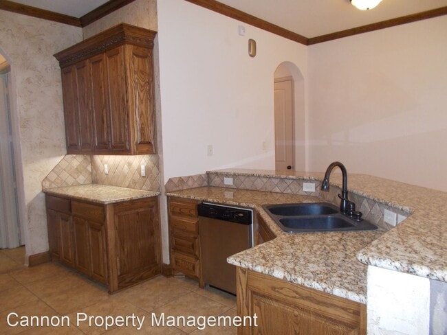 Building Photo - 3 br, 2 bath House - 324 College Ct