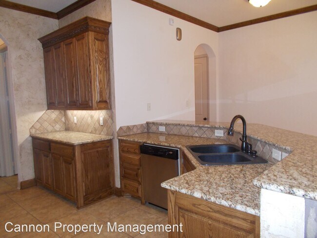Foto del edificio - 3 br, 2 bath House - 324 College Ct