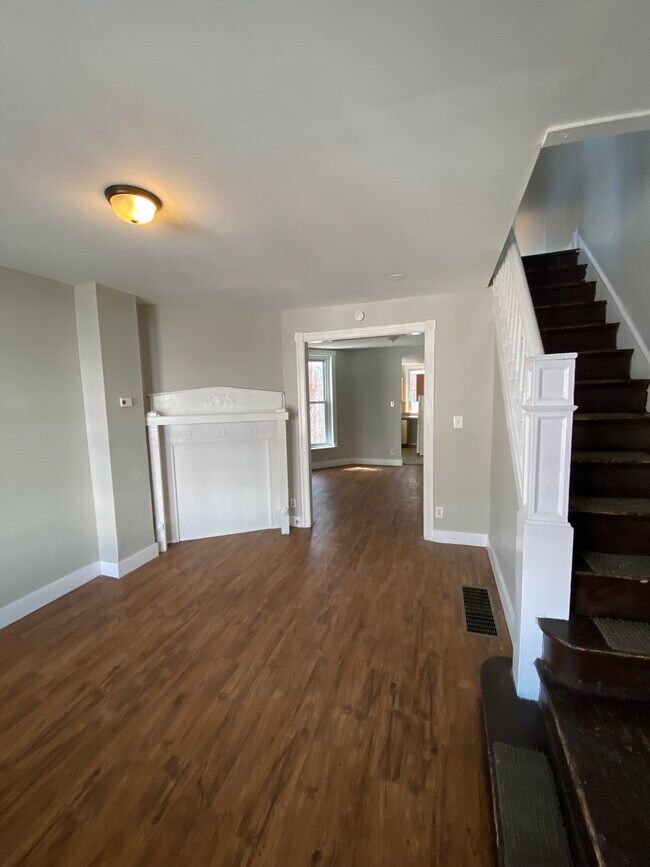 Building Photo - 5532 Addison St