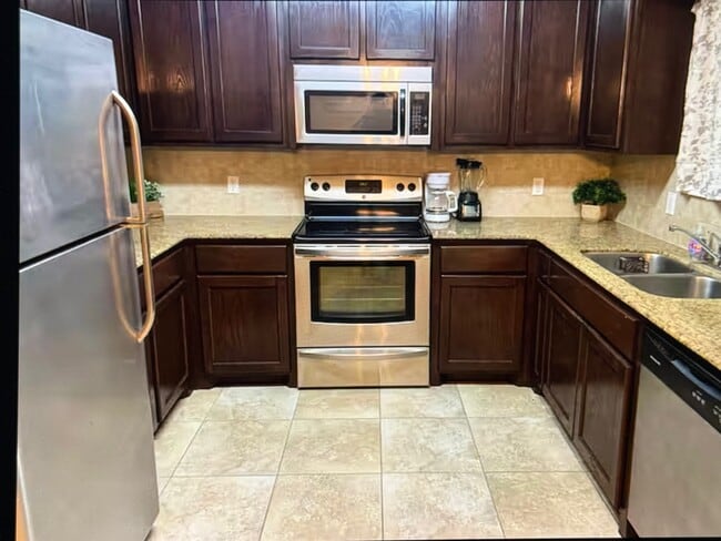 Neat kitchen with counter space - 3607 Sheraton Ave