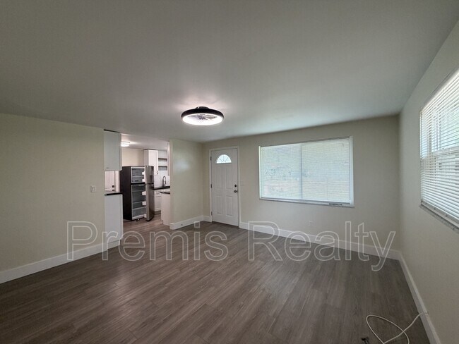 Foto del edificio - 2028 N Betty Ln