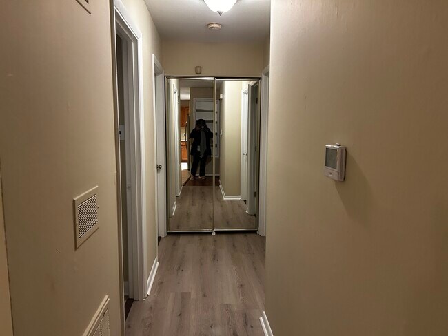 Foto del edificio - 220 E Trotwood Blvd