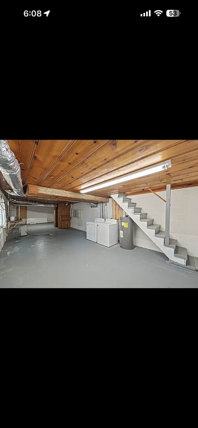 Building Photo - 889 Shady Ln