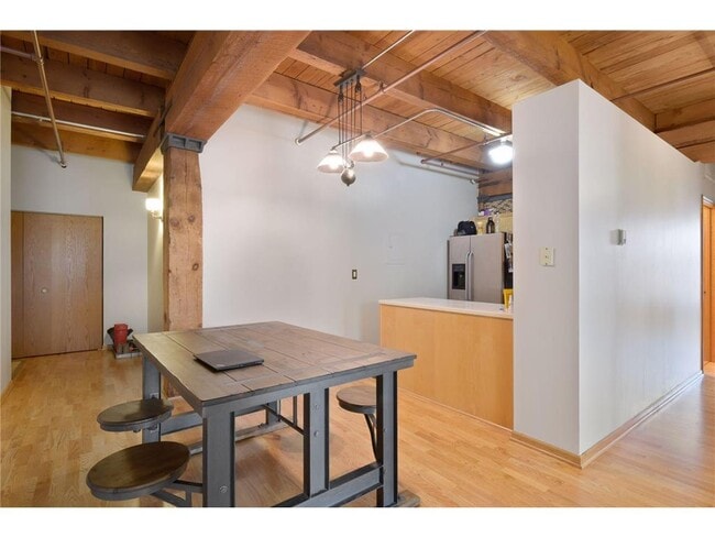 Building Photo - 400 N 1st St