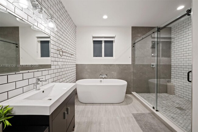 Foto del edificio - 457 Lafayette Dr