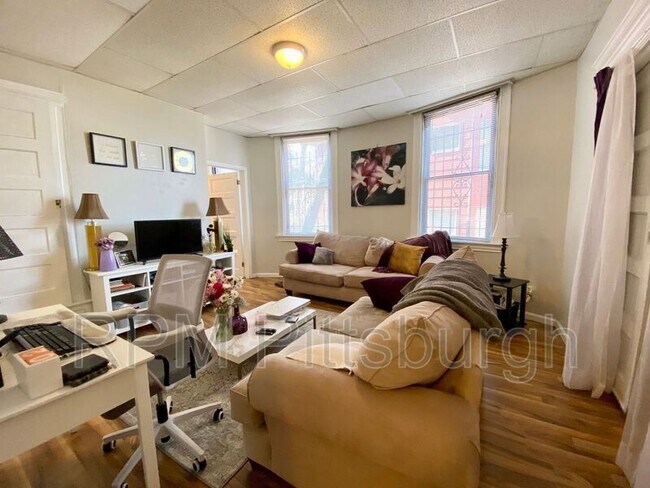 Foto del edificio - 121 E McIntyre Ave
