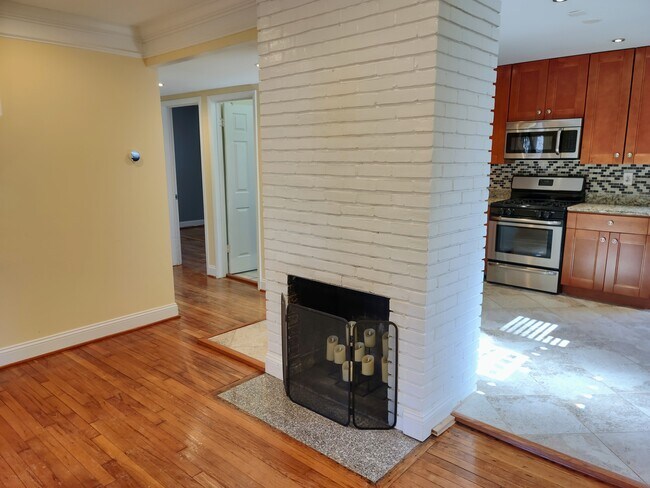 Building Photo - 13116 Midway Ave