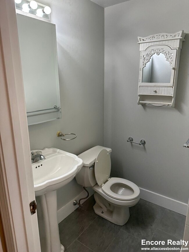 Building Photo - 5 Grimes St