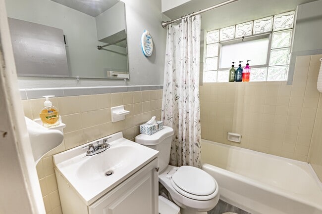 Bathroom - 3215 Shenandoah Ave