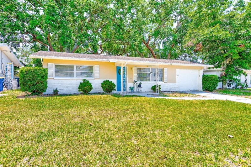 Primary Photo - 1433 Spring Ln