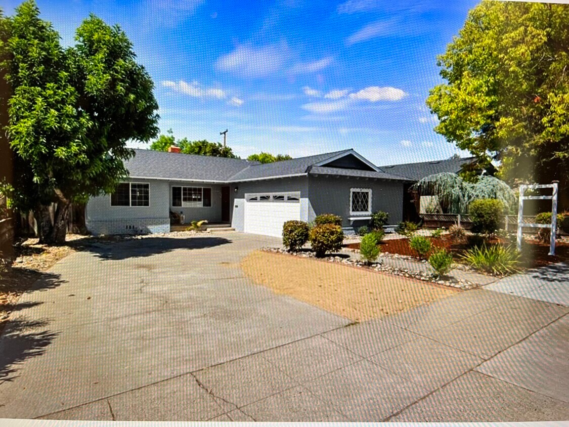 Foto principal - 1705 Blossom Hill Rd