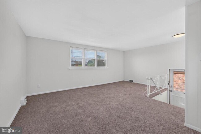Foto del edificio - 2261 Strahle St