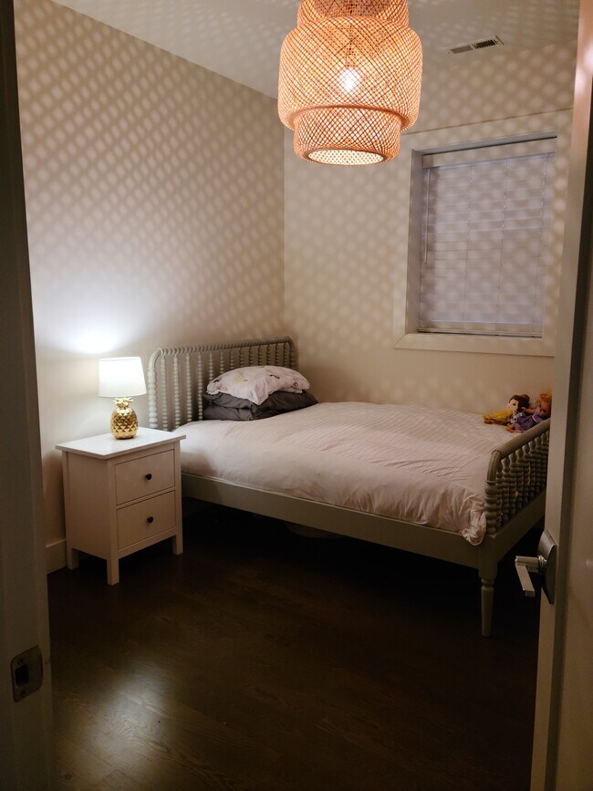 First Bedroom - 1146 W Hubbard St