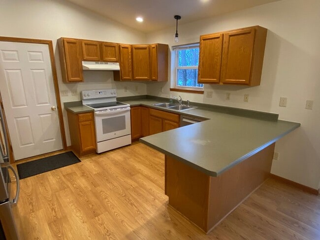 Building Photo - Updated 4-Bedroom, 3-Bath Home with Walk-Out Basement