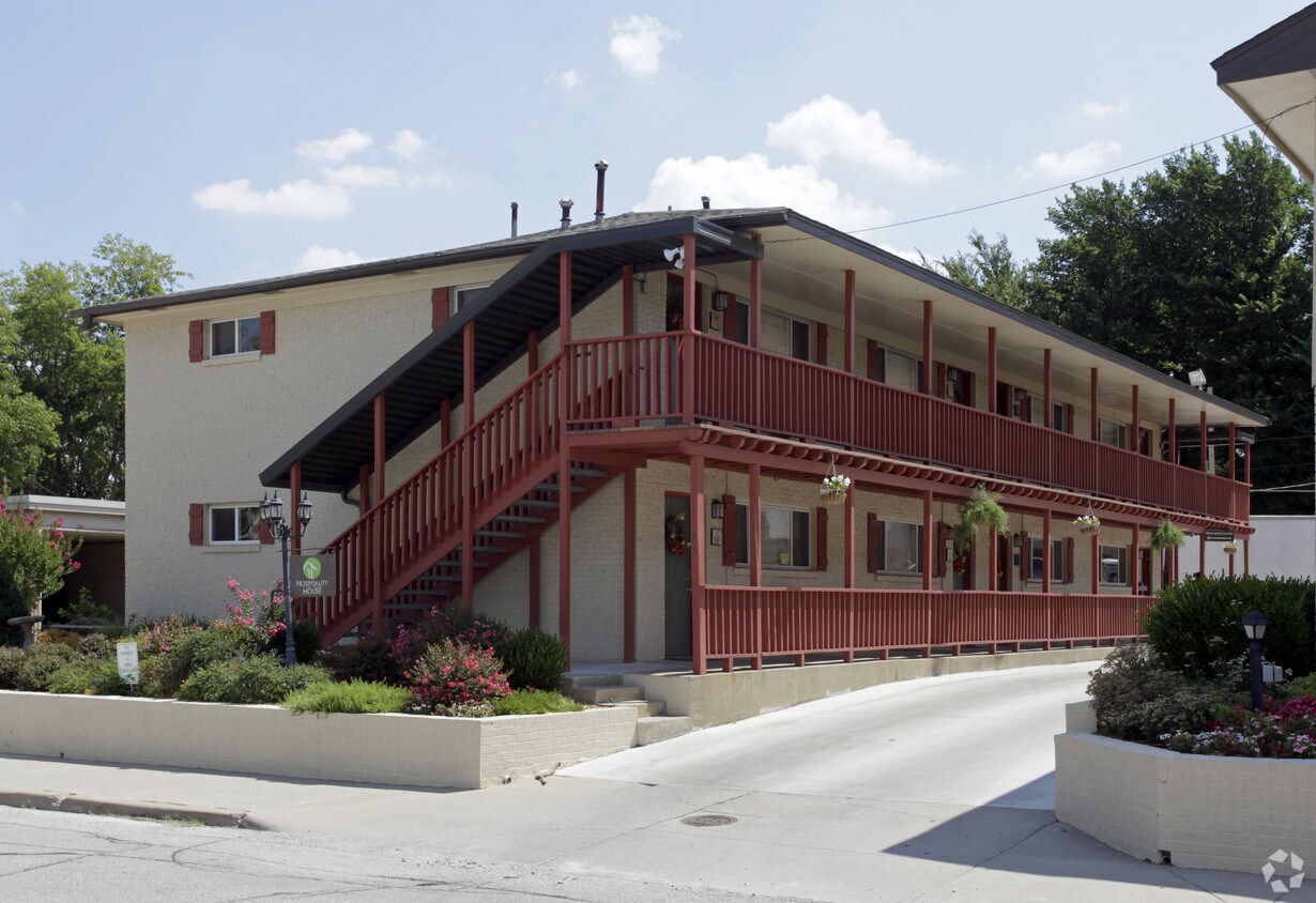 Primary Photo - 1135 S Victor Ave