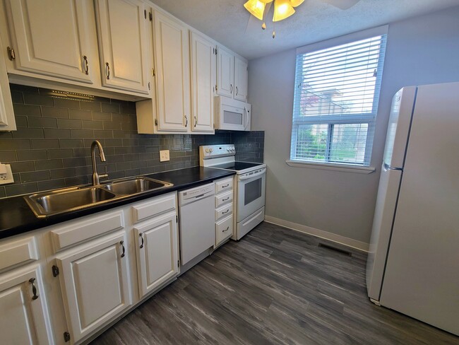 Building Photo - 6590 Chaffee Ct