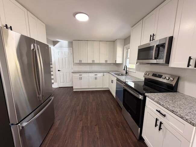 Foto del edificio - Spacious 5 BD 3 BA Home in a Quiet Decatur Neighborhood