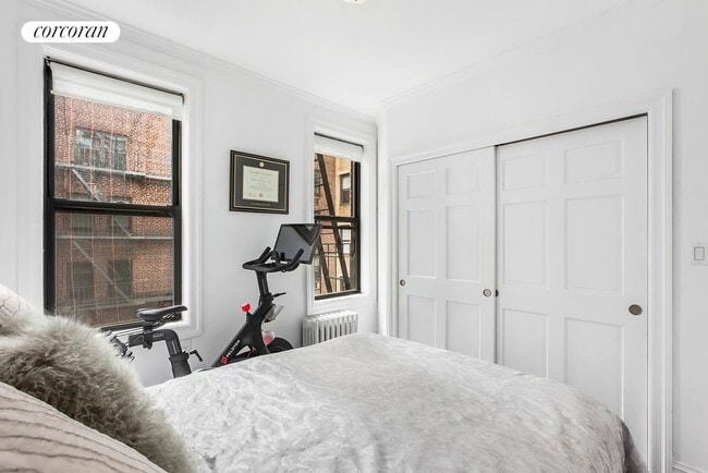 Building Photo - 256 W 15th St