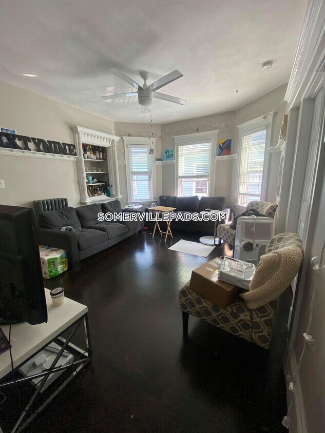 Primary Photo - 69 Bromfield St