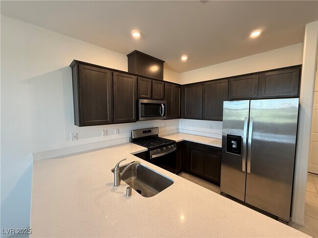 Foto del edificio - 508 Ylang Pl