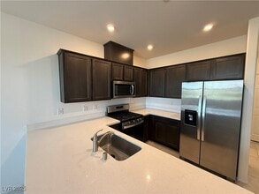 Building Photo - 508 Ylang Pl