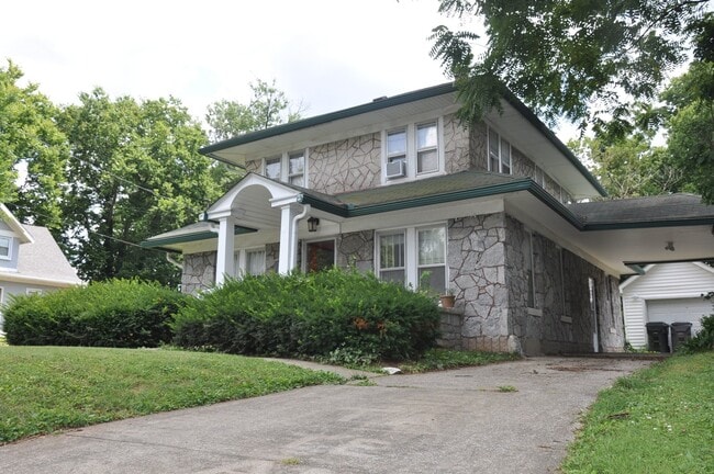 Building Photo - 1080 Duncan Ave