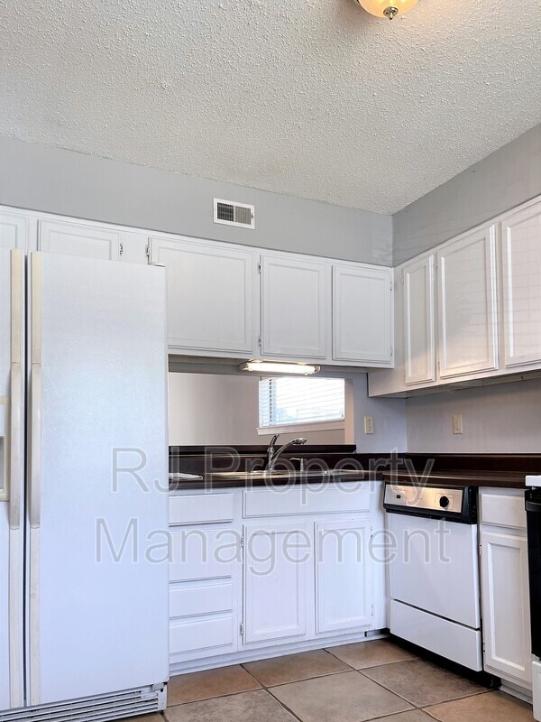Building Photo - 3085 Rising Sun Rd