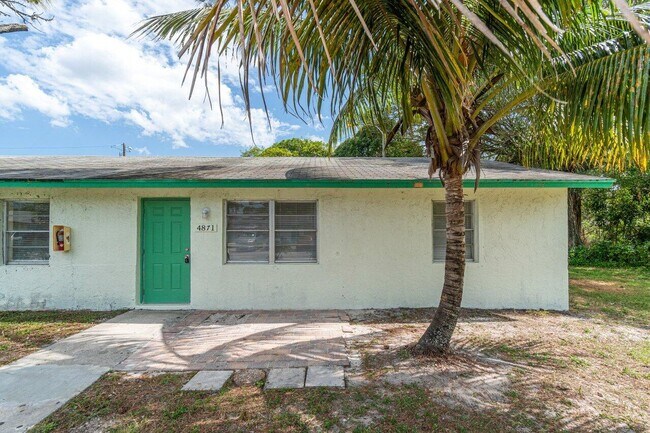 Building Photo - 4871 Gulfstream Rd