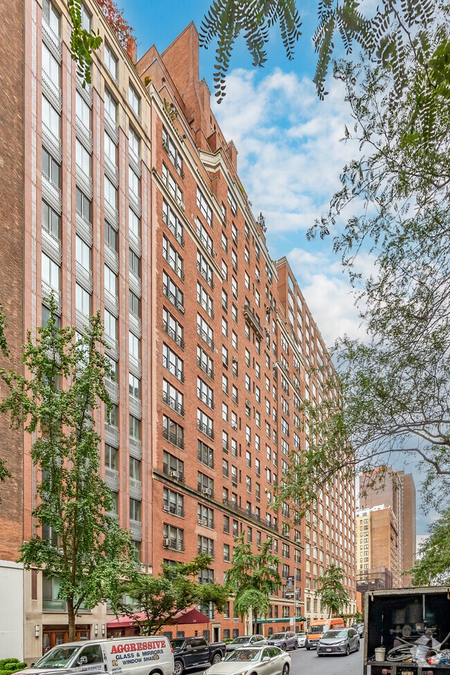 Building Photo - 320 E 72nd St