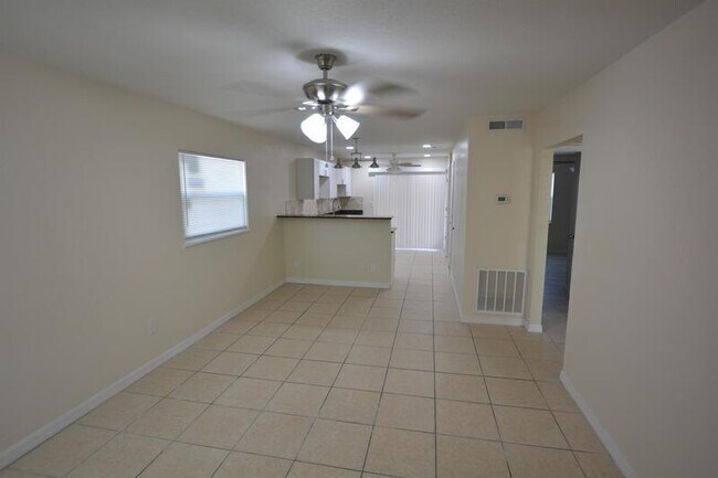 Building Photo - 3011 Ernest Dr