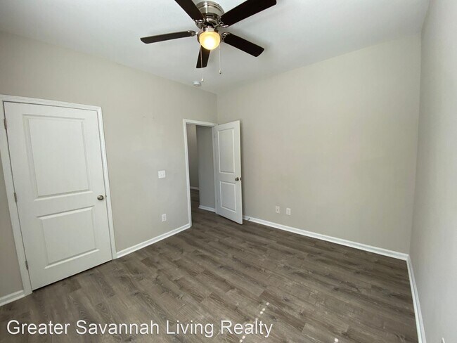 Building Photo - 3 br, 2 bath House - 10 Dispatch Rd