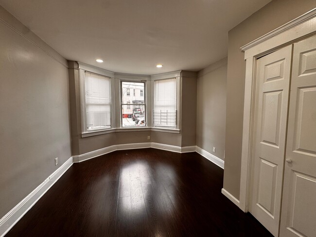Foto del edificio - 64 Rutgers Ave