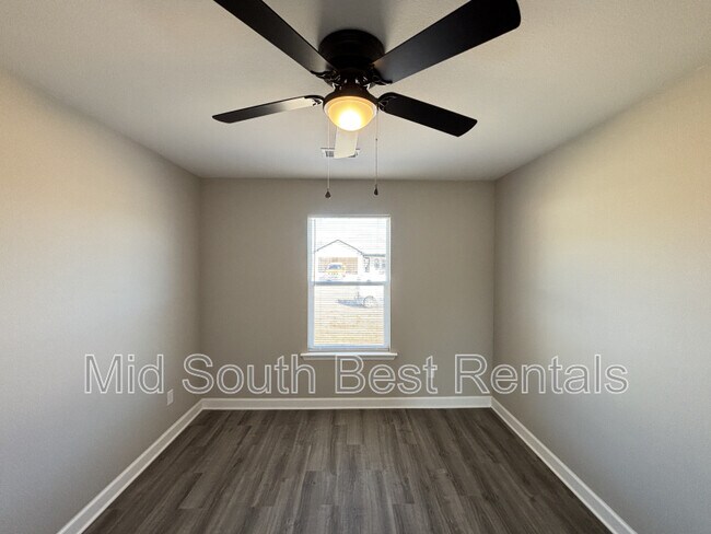 Building Photo - 607 Hill Rd