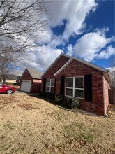 Building Photo - 2584 N Shadow Crest Dr