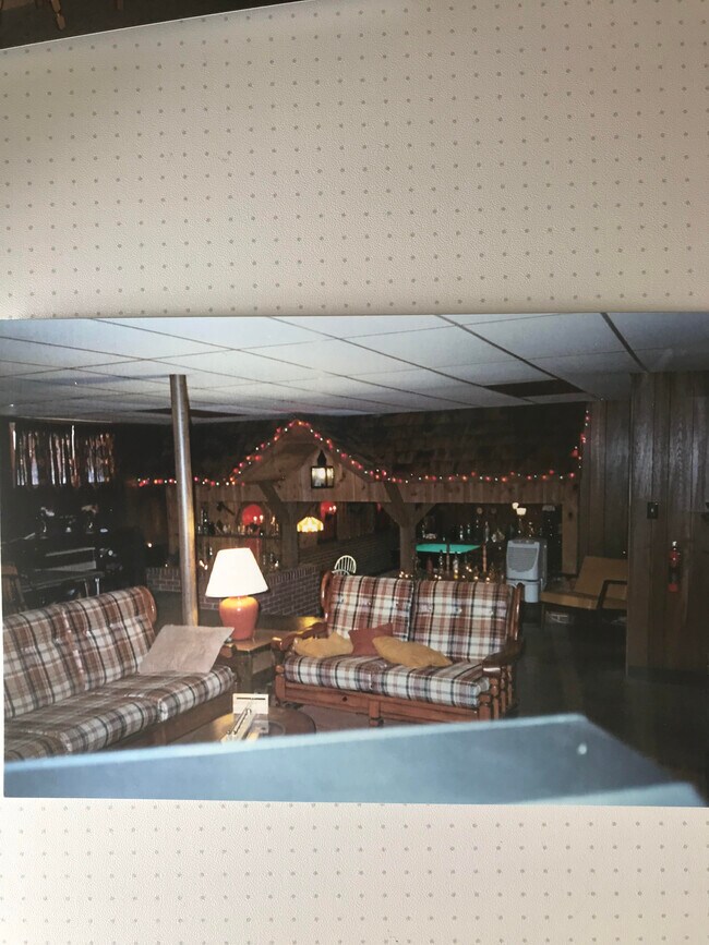 Building Photo - 550 Bloomsdorf Dr