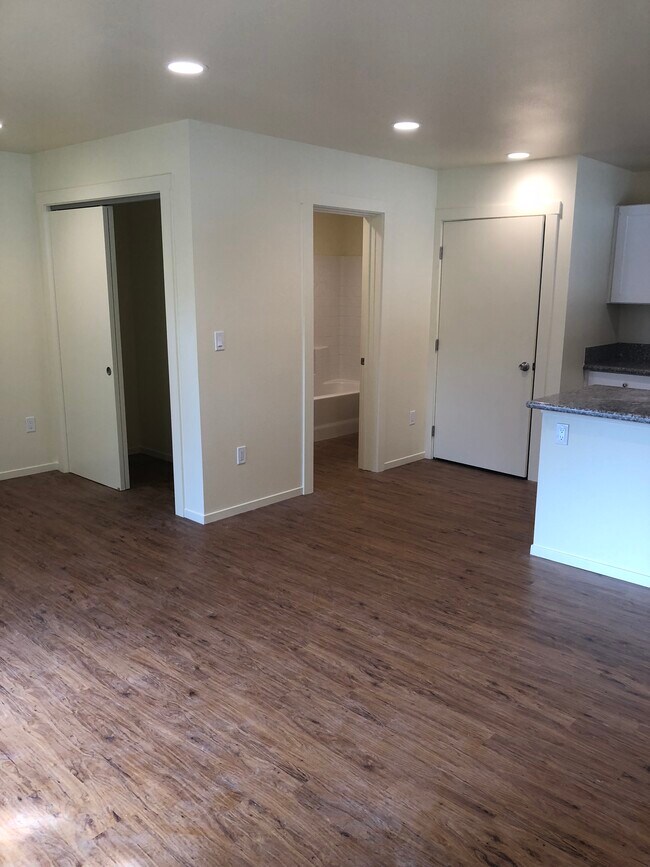 Armario espacioso. - 2362 Meadow st