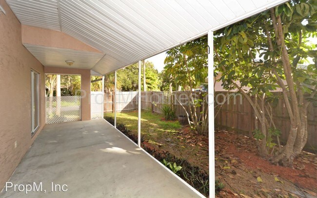 Building Photo - 6105 Camphor Ave