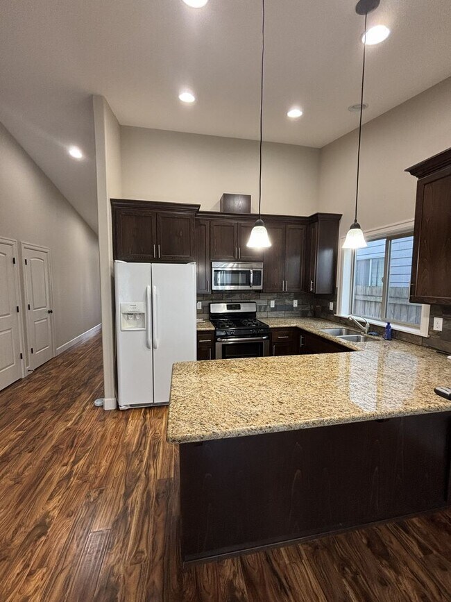 Foto del edificio - 3 Bedroom 2 Bathroom Home in Keizer!