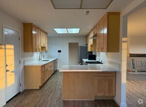 Building Photo - 4310 Hillview Dr