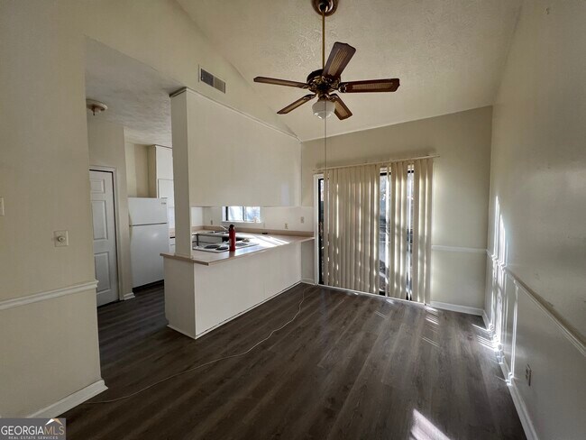 Foto del edificio - 7560 Taylor Rd