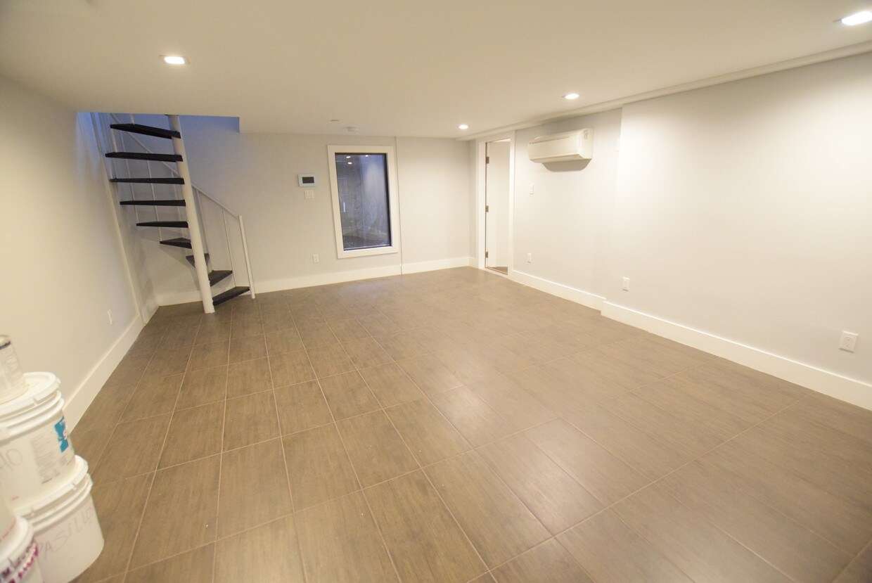 Primary Photo - 2022 Nostrand Ave