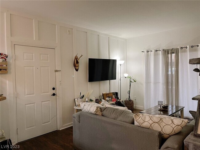 Foto del edificio - 8250 N Grand Canyon Dr